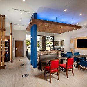 Holiday Inn Express&Suites Chatsworth